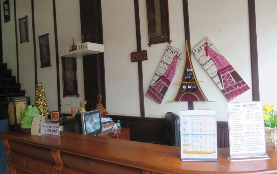 프론트 데스크 사진