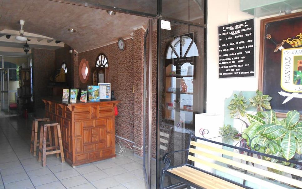 프론트 데스크 사진