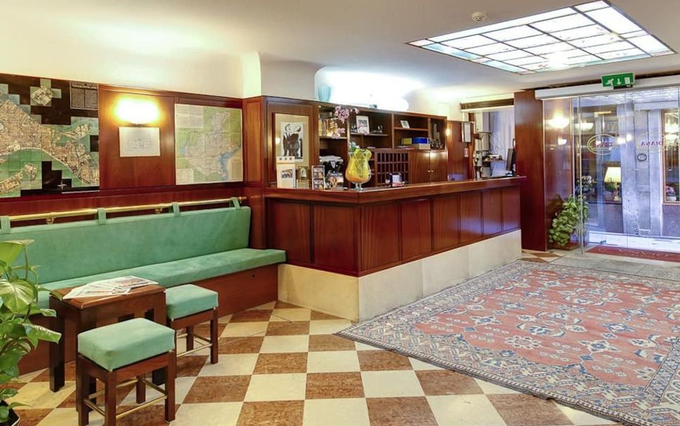 프론트 데스크 사진