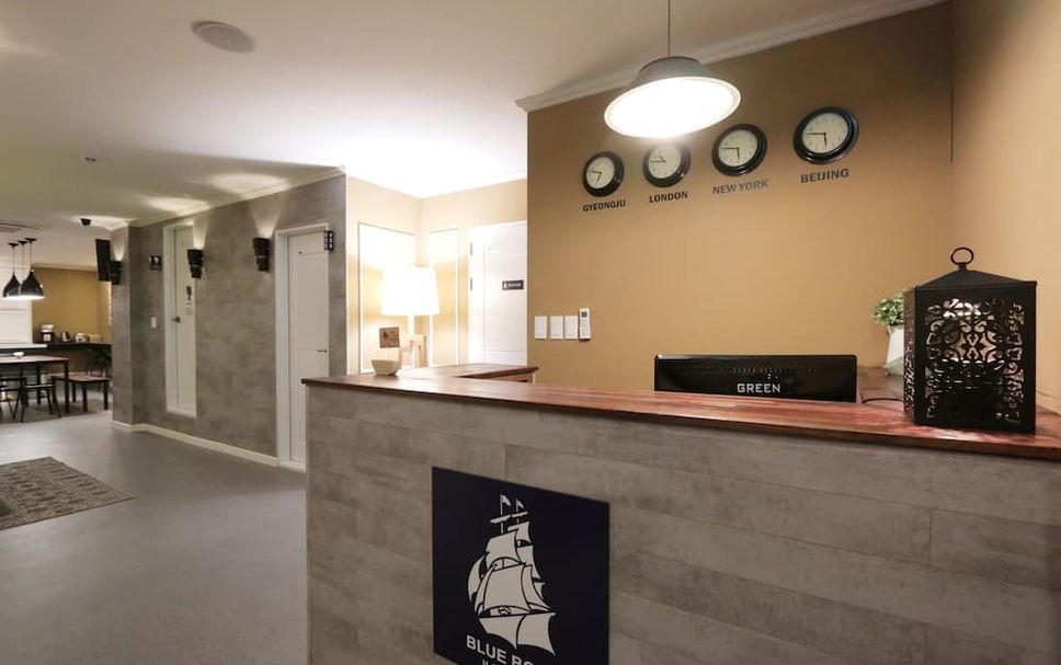 프론트 데스크 사진