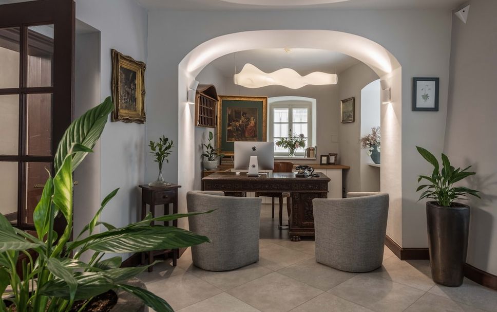 프론트 데스크 사진