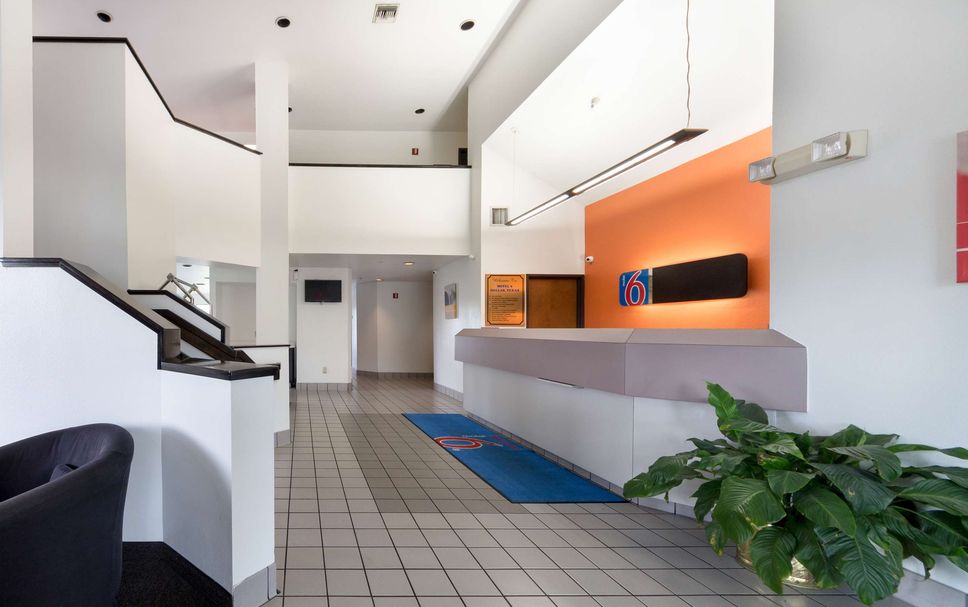 프론트 데스크 사진