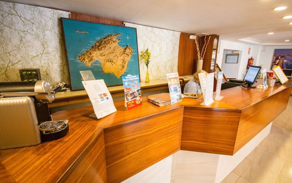 프론트 데스크 사진