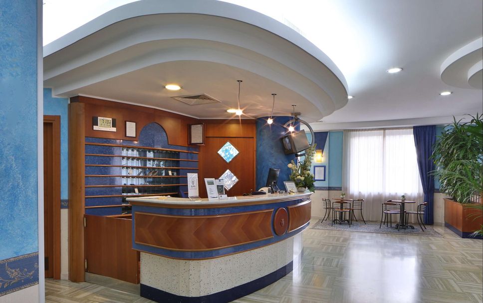 프론트 데스크 사진