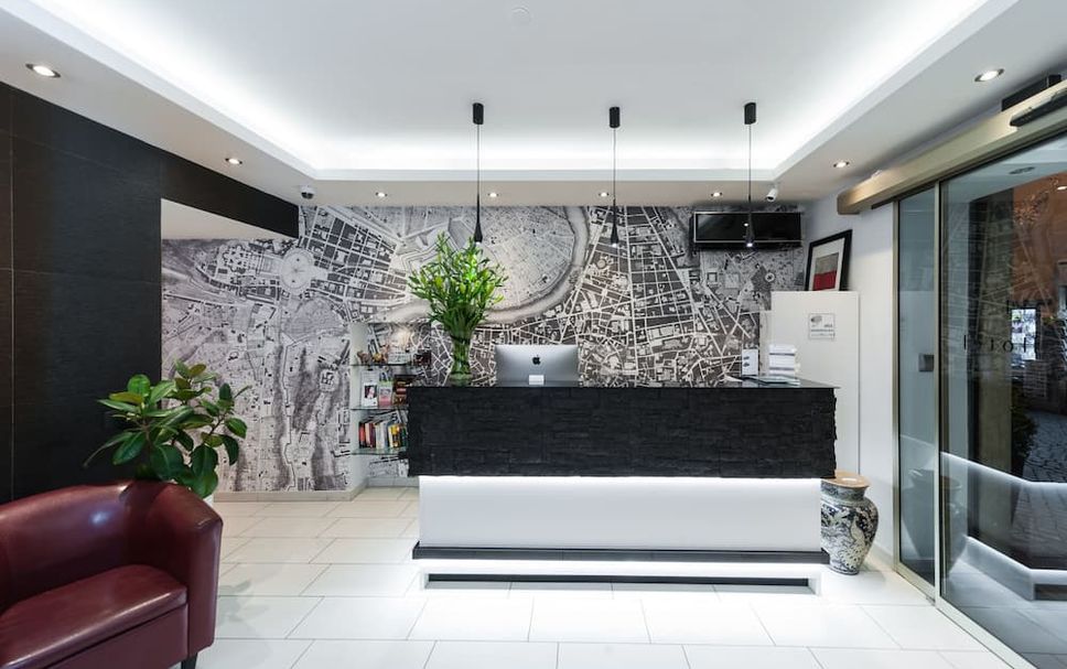 프론트 데스크 사진