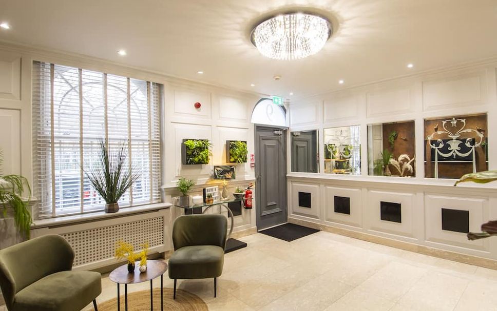 프론트 데스크 사진