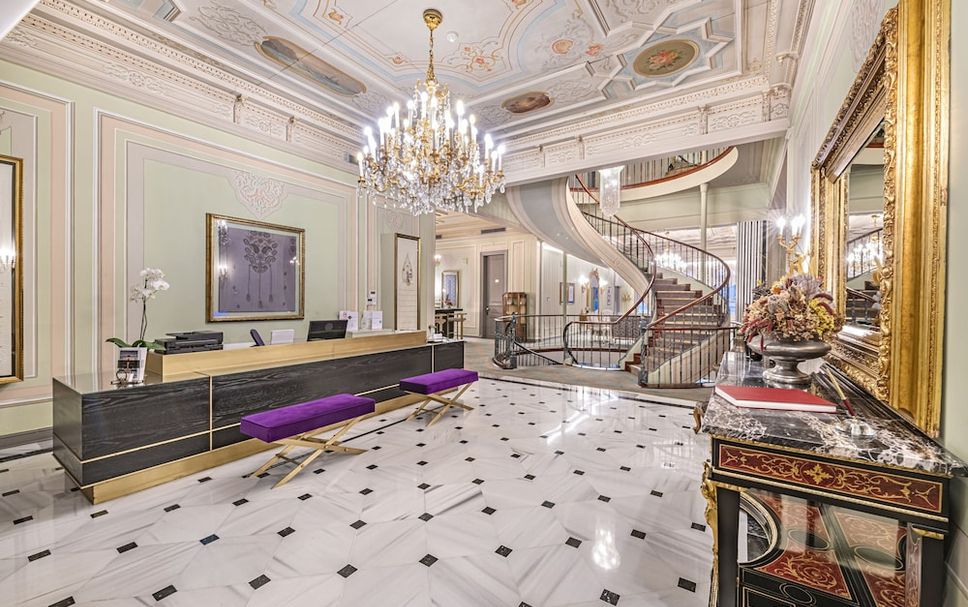 프론트 데스크 사진