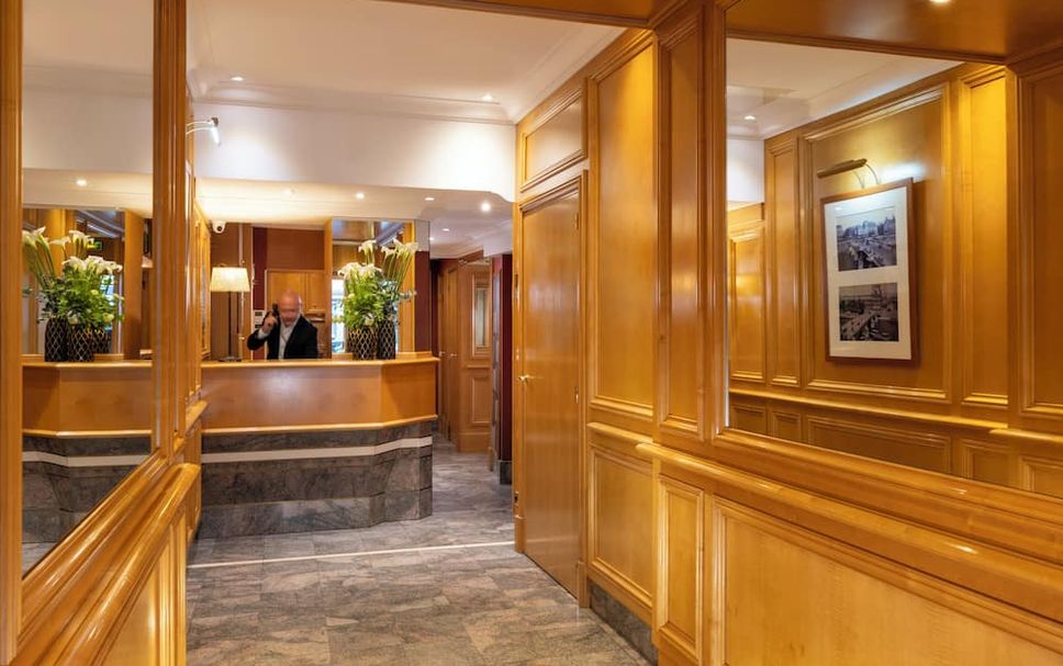 프론트 데스크 사진