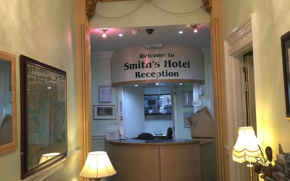 프론트 데스크 사진