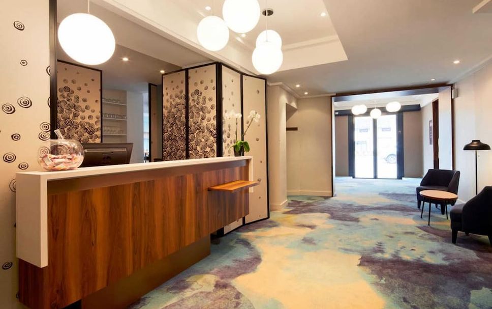 프론트 데스크 사진