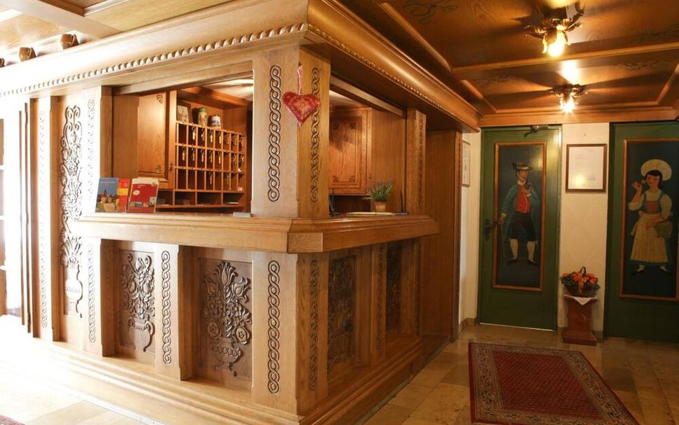 프론트 데스크 사진