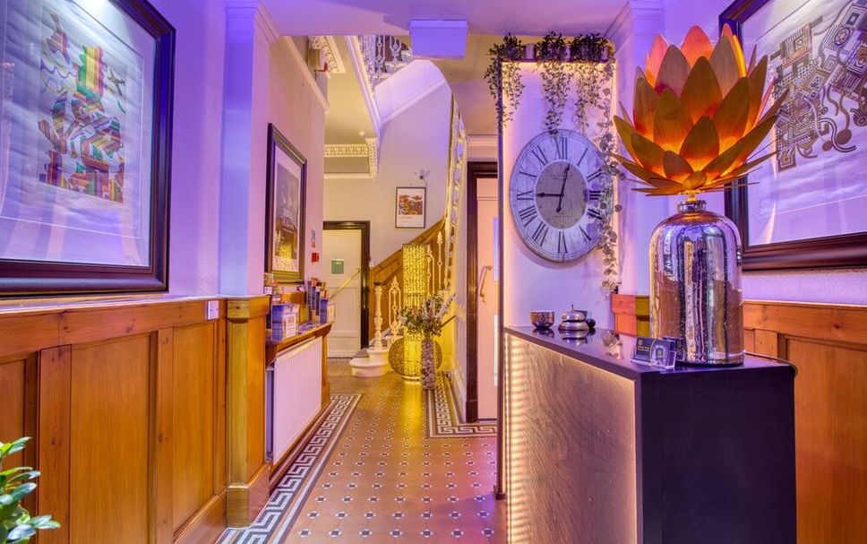 프론트 데스크 사진