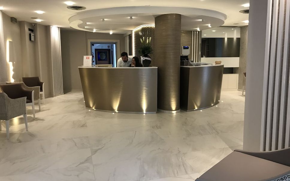 프론트 데스크 사진