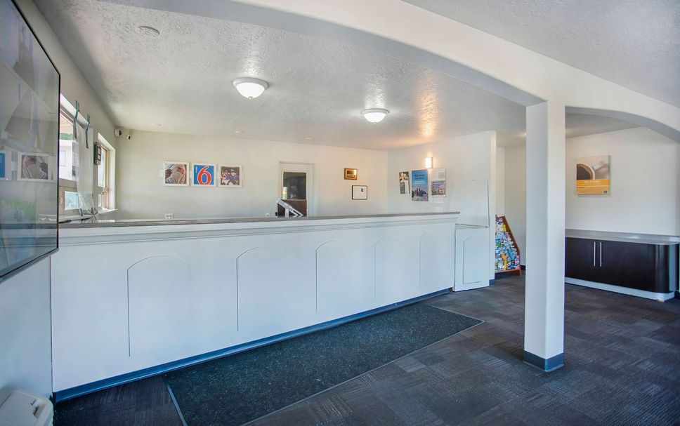 프론트 데스크 사진