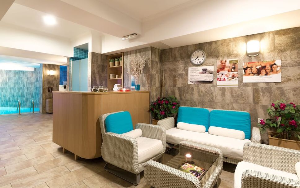 프론트 데스크 사진