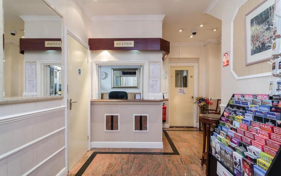 프론트 데스크 사진