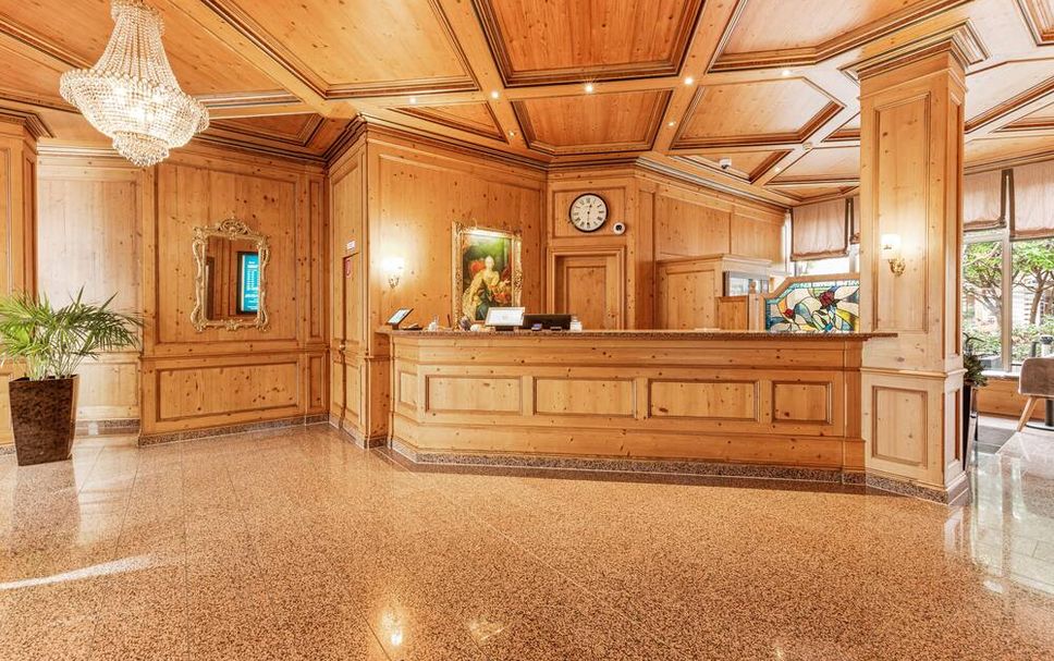 프론트 데스크 사진