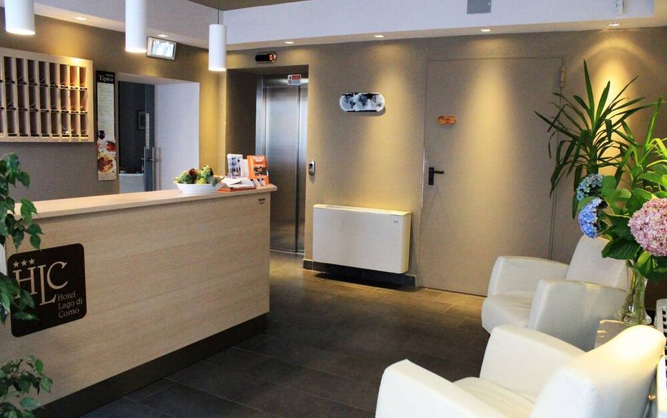 프론트 데스크 사진