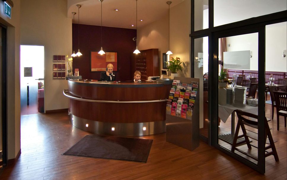 프론트 데스크 사진