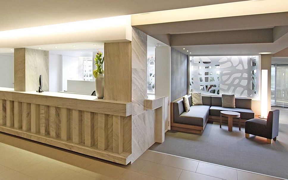 프론트 데스크 사진