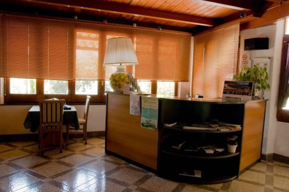 프론트 데스크
