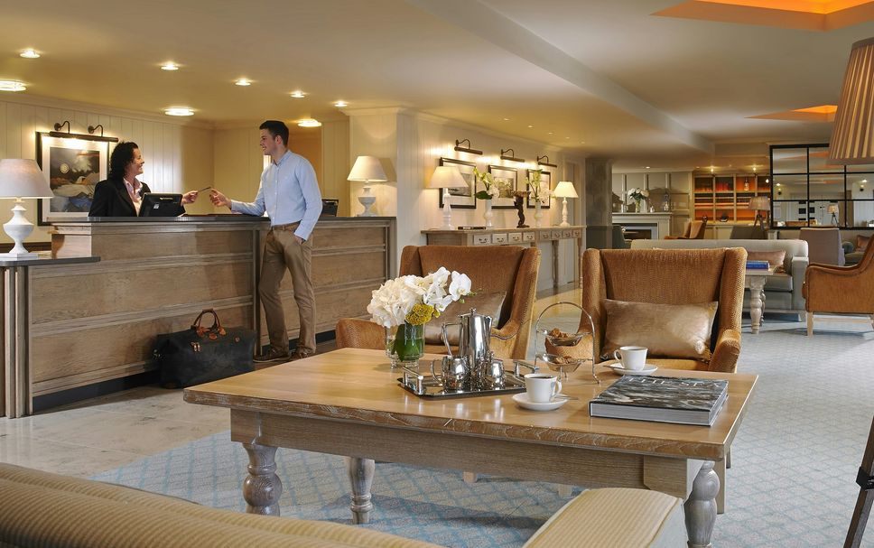 프론트 데스크 사진