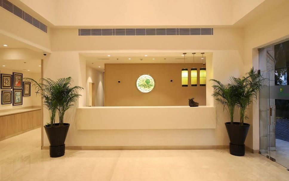 프론트 데스크 사진