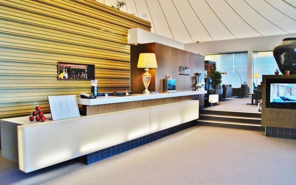 프론트 데스크 사진