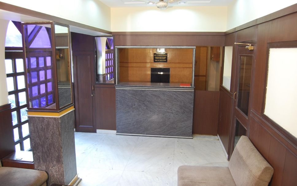 프론트 데스크 사진