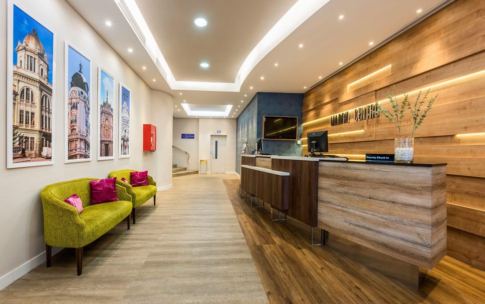 프론트 데스크 사진