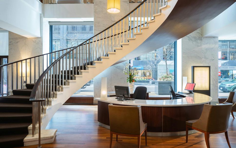 프론트 데스크 사진