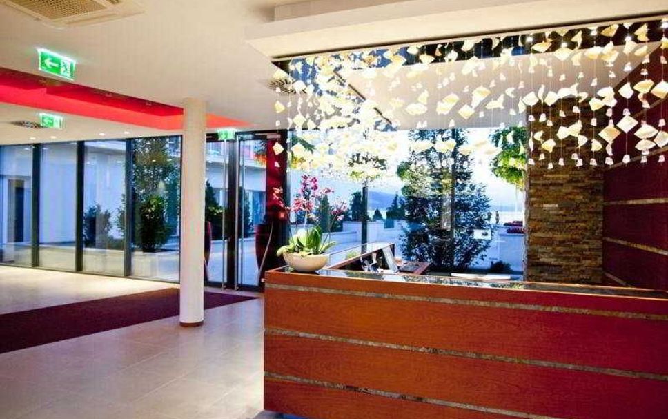 프론트 데스크 사진