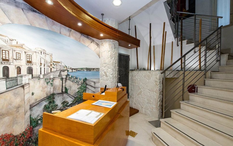 프론트 데스크 사진