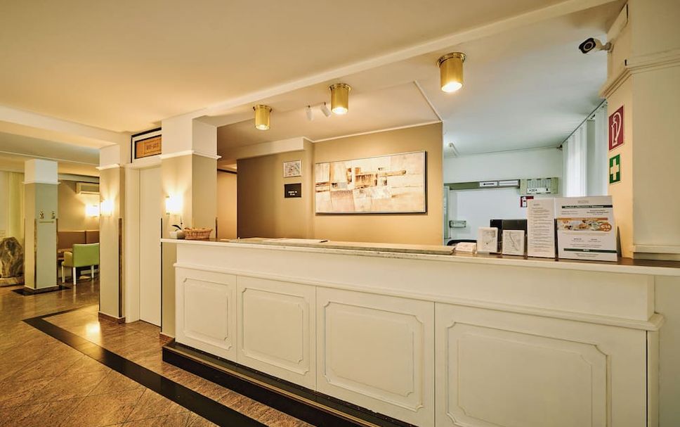 프론트 데스크 사진