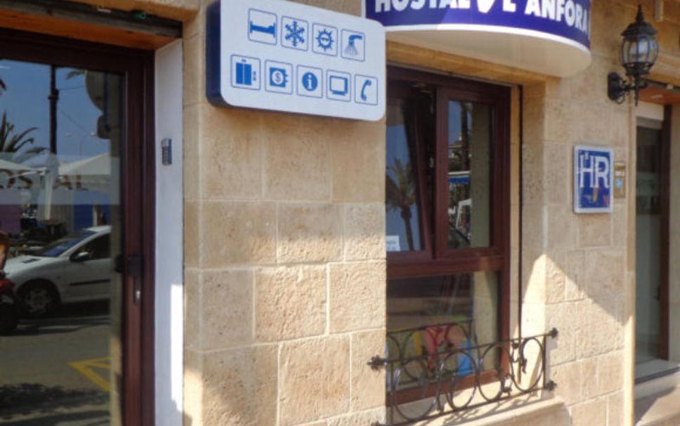 호텔 입구 사진