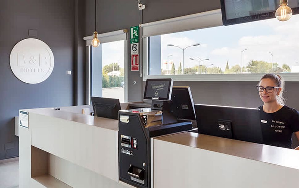 프론트 데스크 사진