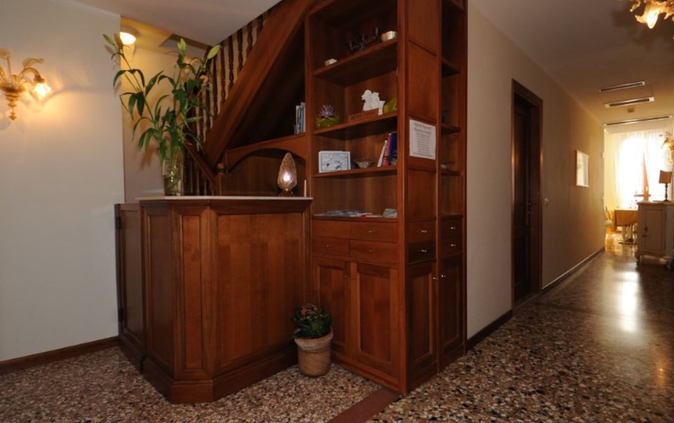 프론트 데스크 사진