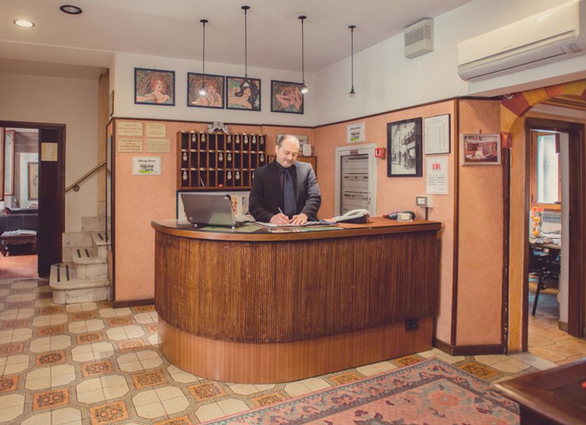 프론트 데스크 사진