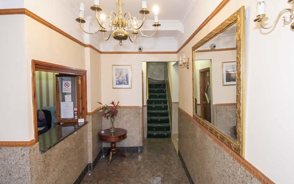 프론트 데스크 사진