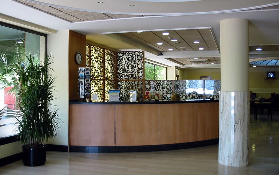 프론트 데스크 사진